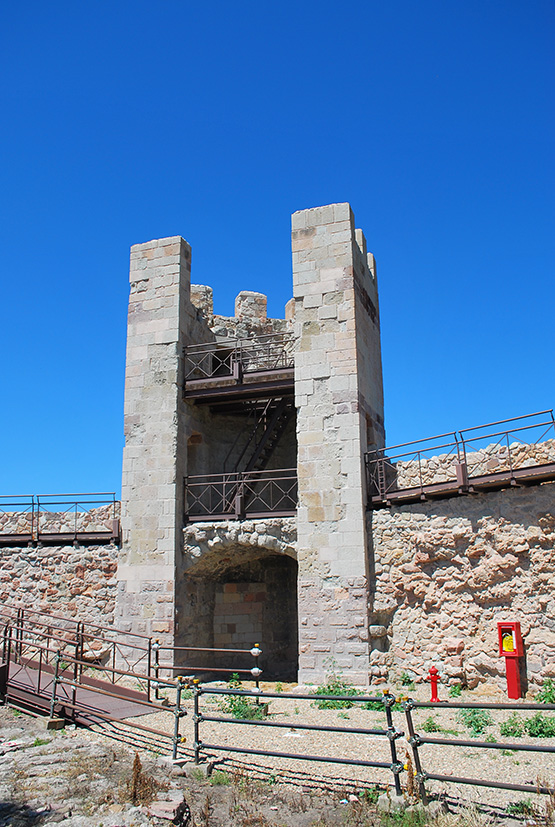 Castello Serravalle (Malaspina), Bosa